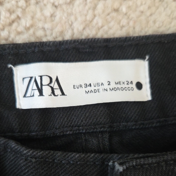 Zara Ladie's Black Cargo Jeans - Picture 3 of 7